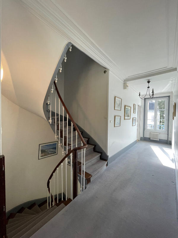 Maison - 295 m² - 10 pièces