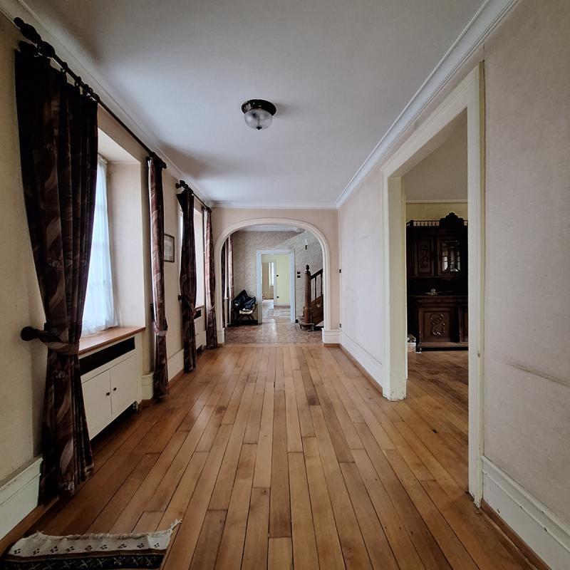 Maison - 295 m² - 9 pièces