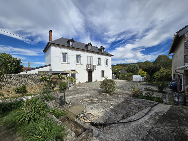 Maison - 210 m² - 7 pièces