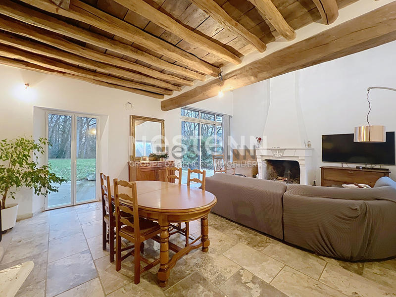 Maison - 261 m² - 8 pièces