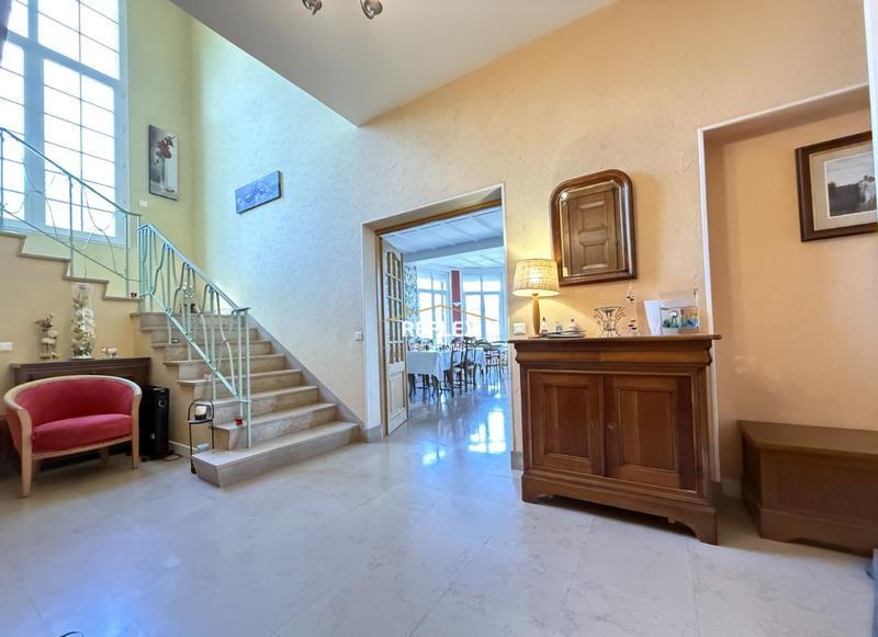 Propriété - 310 m² - 30 pièces