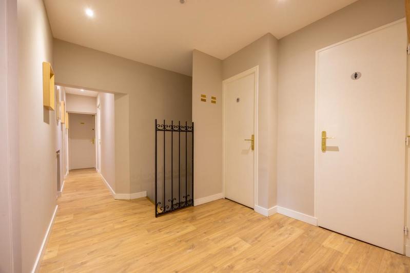 Maison - 261 m² - 12 pièces