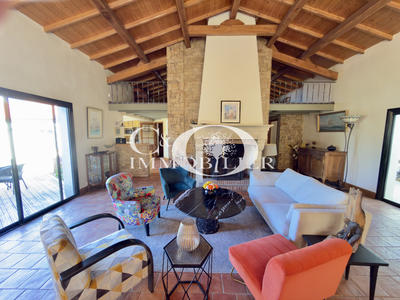 Maison - 235 m² - 7 pièces