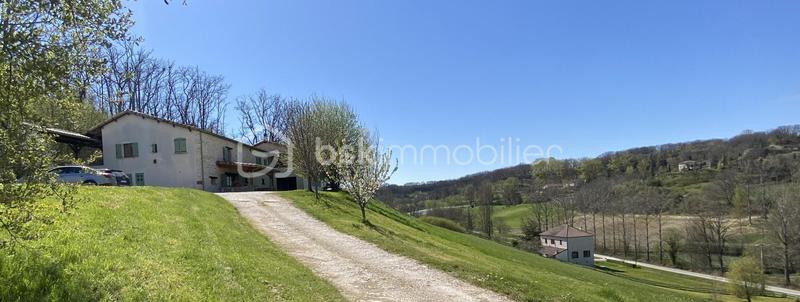 Propriété - 240 m² - 11 pièces