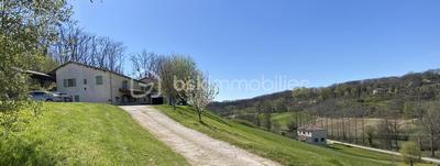 Propriété - 240 m² - 11 pièces