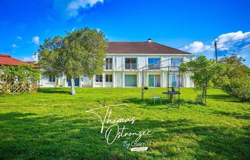 Maison - 600 m² - 15 pièces