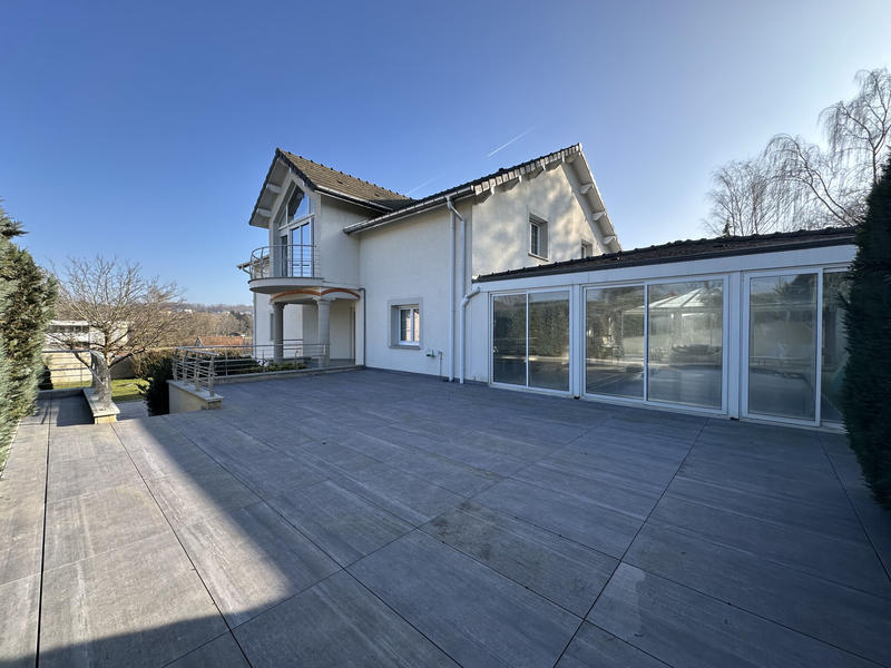 Maison - 383 m² - 8 pièces