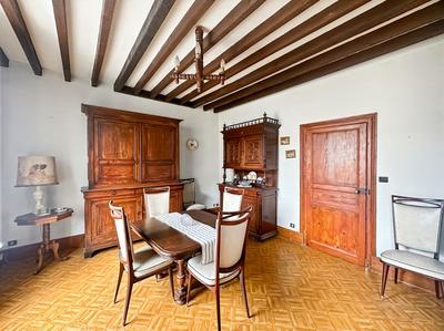 Maison - 1 080 m² - 5 pièces