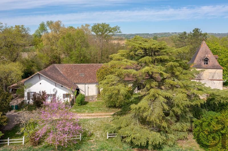 Maison - 208 m² - 9 pièces