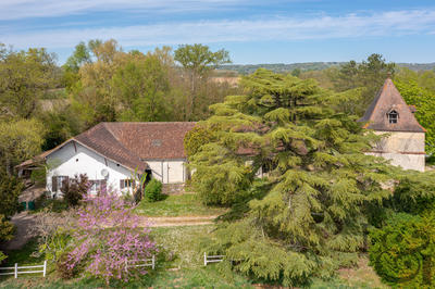 Maison - 208 m² - 9 pièces