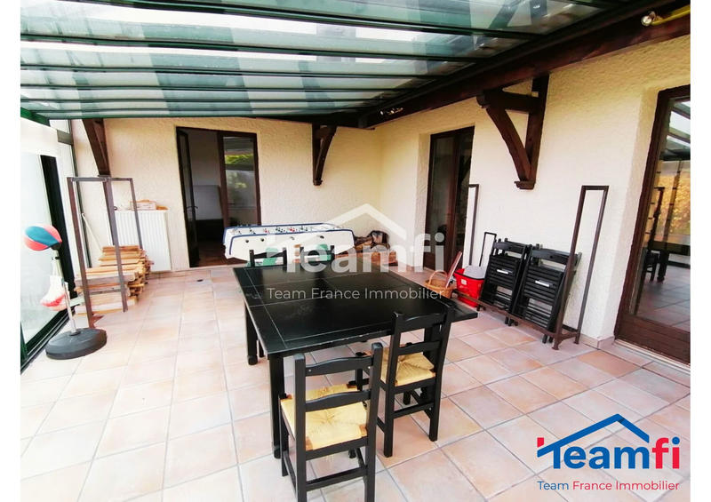 Maison - 265 m² - 10 pièces