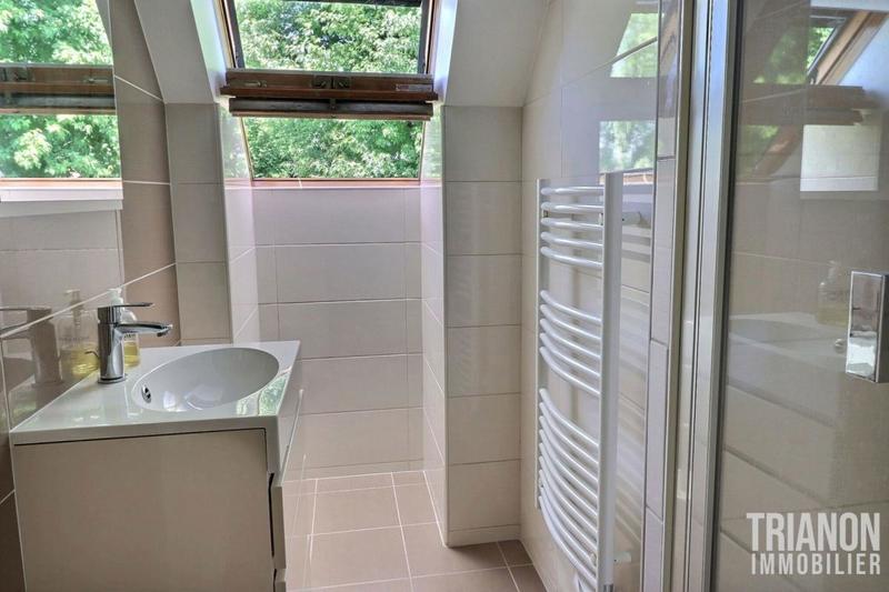 Maison - 240 m² - 9 pièces