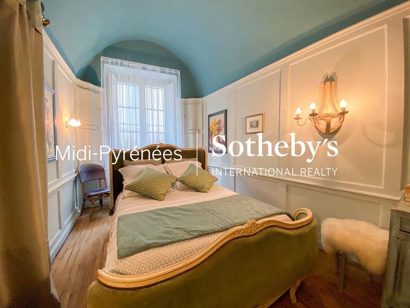 Maison - 465 m² - 10 pièces