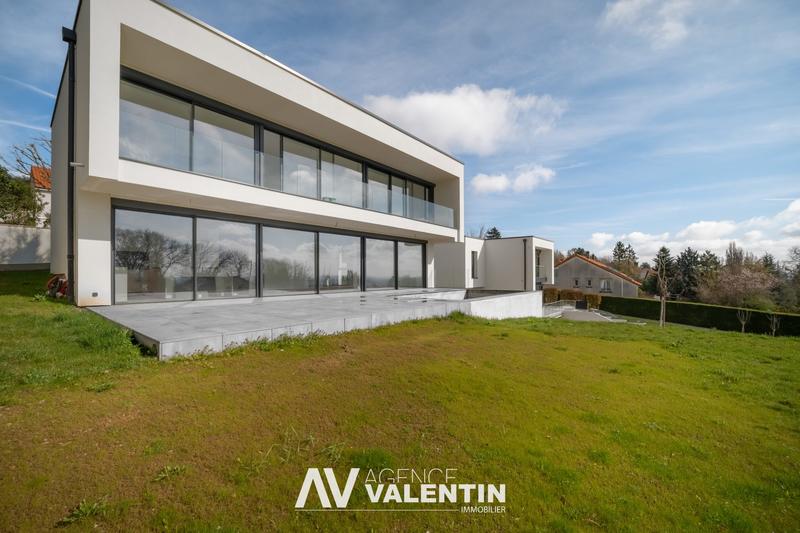 Maison - 180 m² - 6 pièces