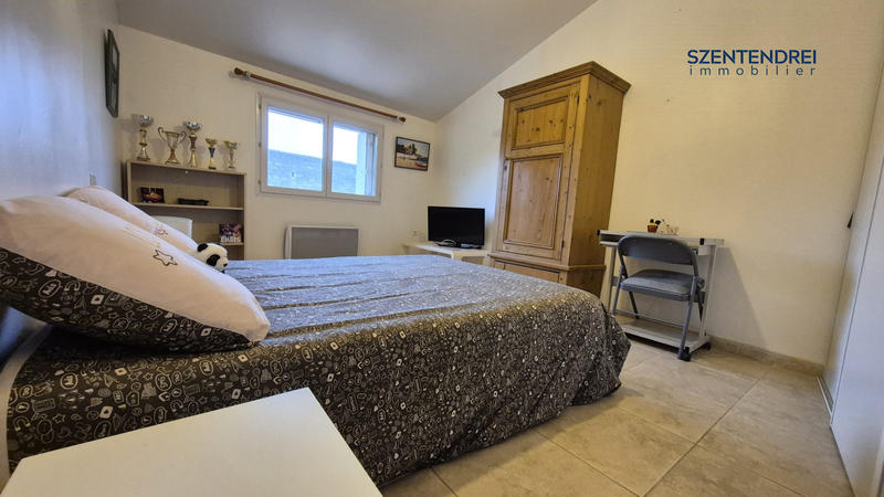 Maison - 207 m² - 6 pièces