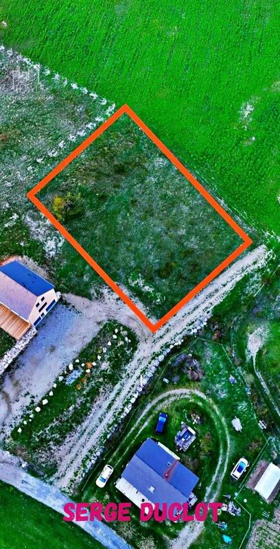 Terrain constructible - 1 200 m²