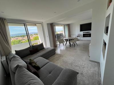 Appartement - 92 m² - 5 pièces