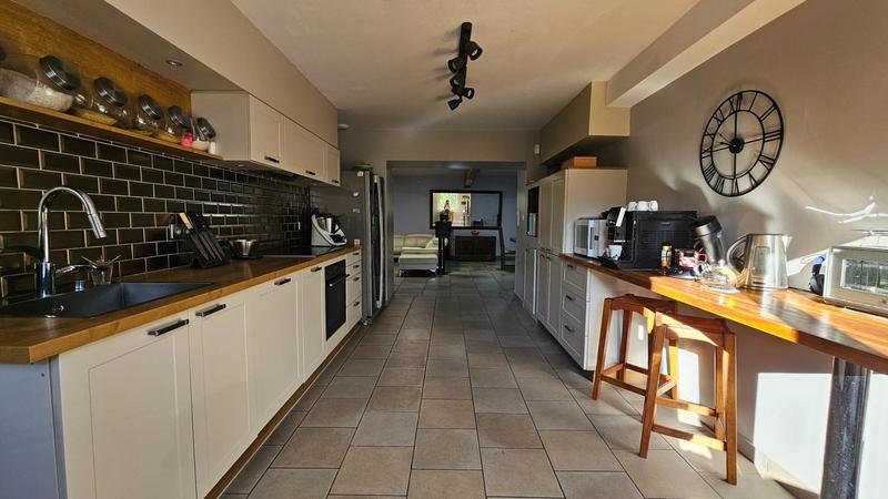 Maison - 214 m² - 5 pièces