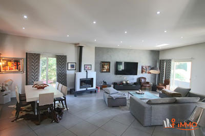 Maison - 200 m² - 6 pièces