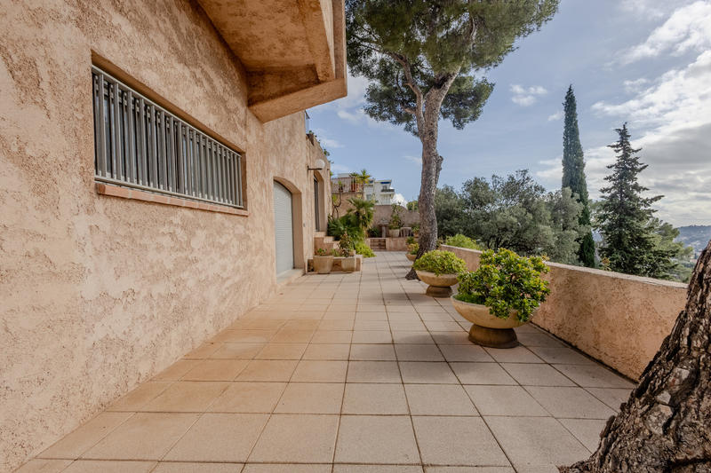 Maison - 250 m² - 5 pièces