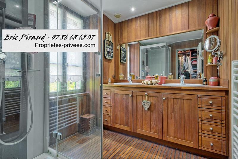 Maison - 240 m² - 8 pièces