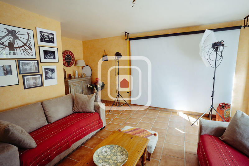 Maison - 222 m² - 8 pièces