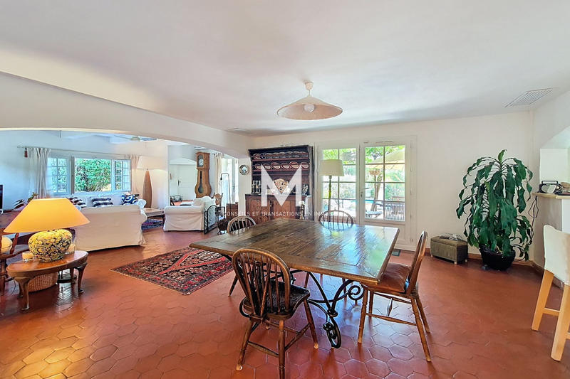 Maison - 180 m² - 7 pièces