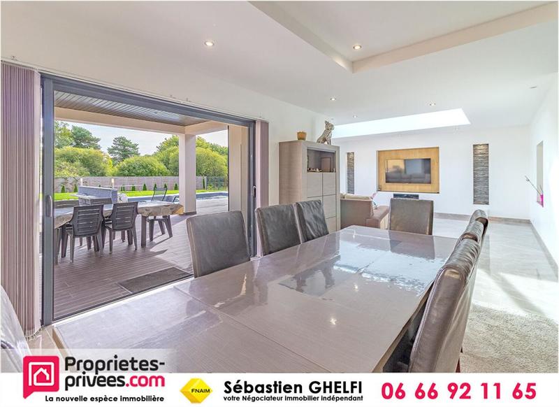 Maison - 207 m² - 7 pièces