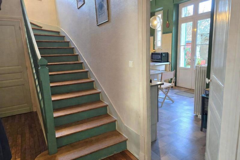 Maison - 236 m² - 8 pièces