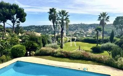 Villa - 251 m² - 7 pièces