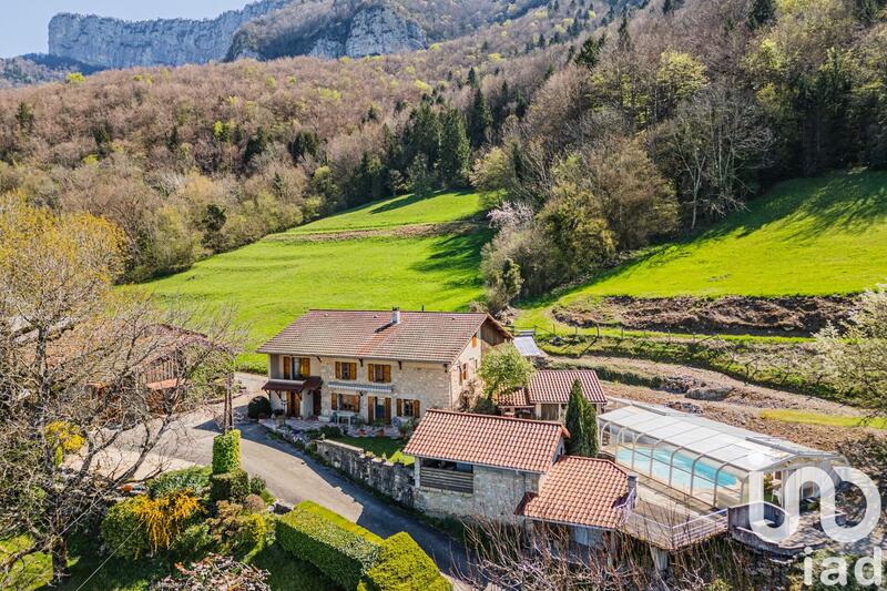 Maison - 185 m² - 8 pièces