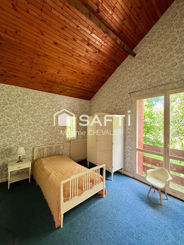 Maison - 250 m² - 8 pièces