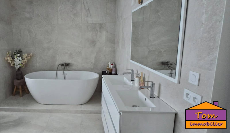 Maison - 200 m² - 8 pièces