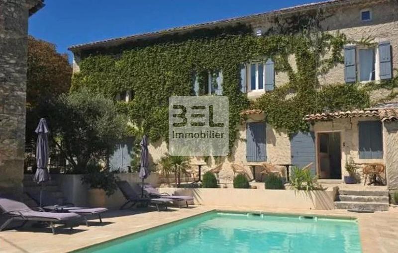 Mas - 245 m² - 9 pièces