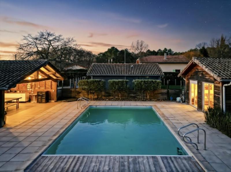 Villa - 240 m² - 8 pièces