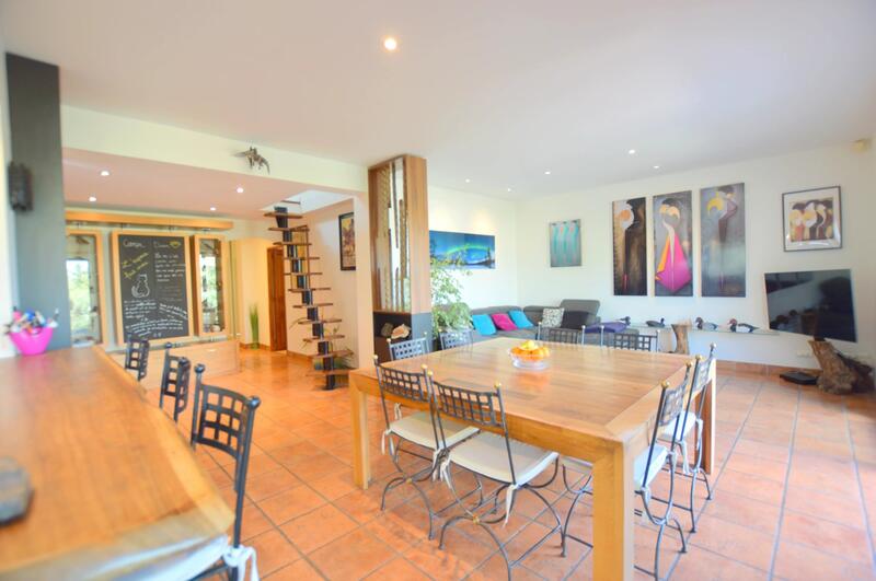 Villa - 200 m² - 9 pièces