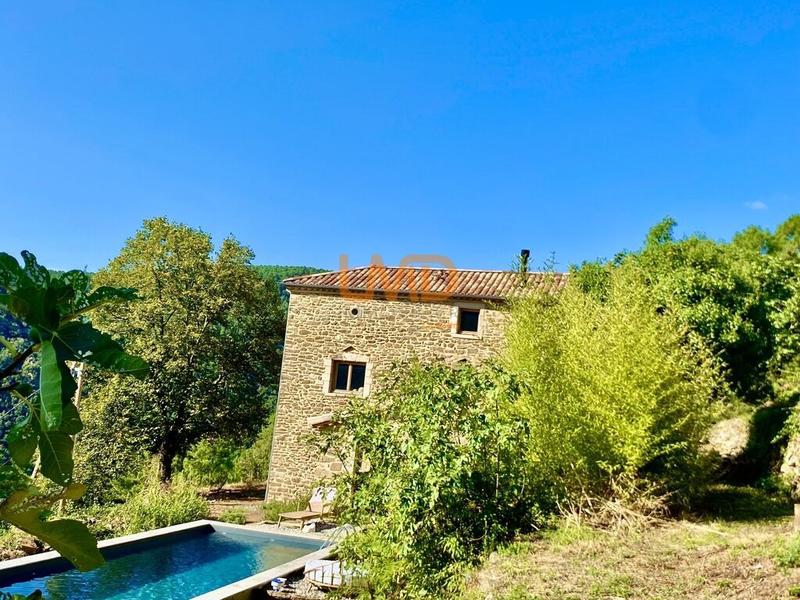 Maison en pierre - 200 m² - 8 pièces