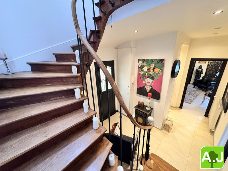 Appartement - 93 m² - 3 pièces