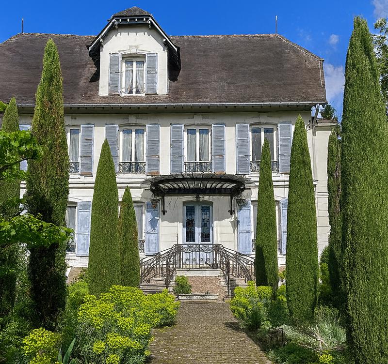 Propriété - 363 m² - 9 pièces