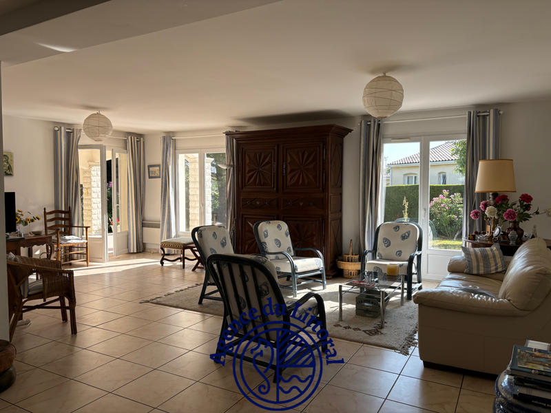 Maison - 220 m² - 8 pièces