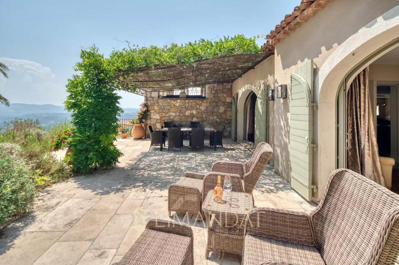 Propriété - 230 m² - 6 pièces