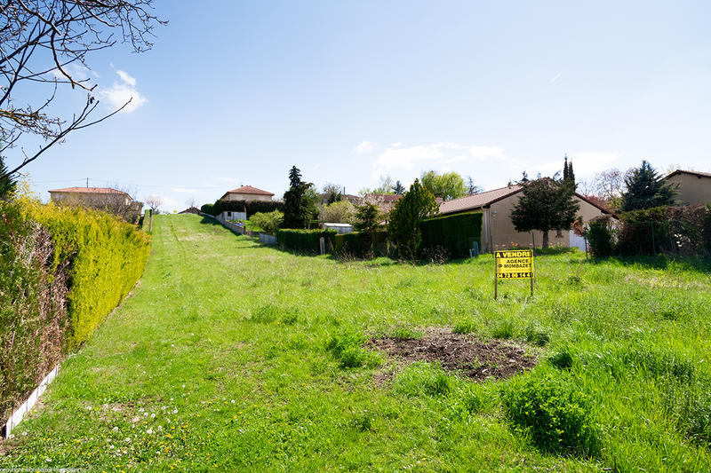 Terrain constructible - 1 000 m²