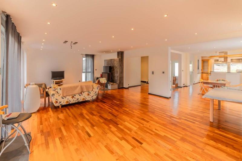 Maison - 218 m² - 7 pièces