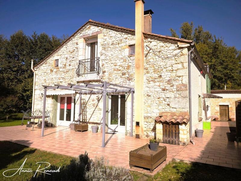 Demeure - 299 m² - 10 pièces