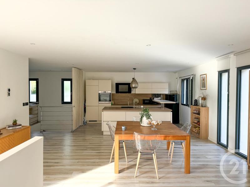 Maison - 304 m² - 7 pièces