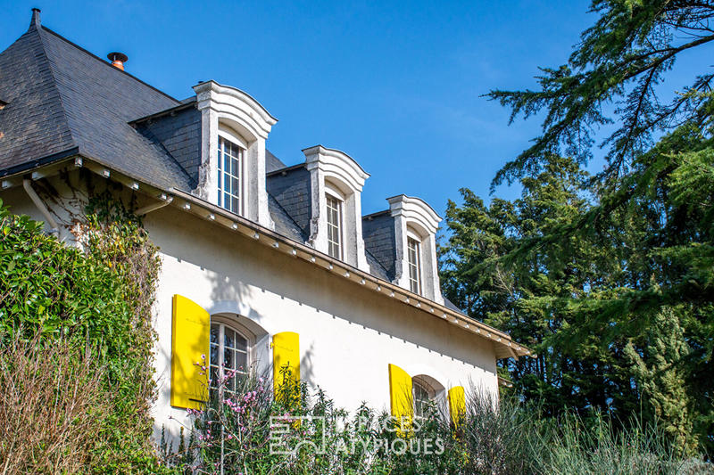 Maison - 317 m² - 8 pièces