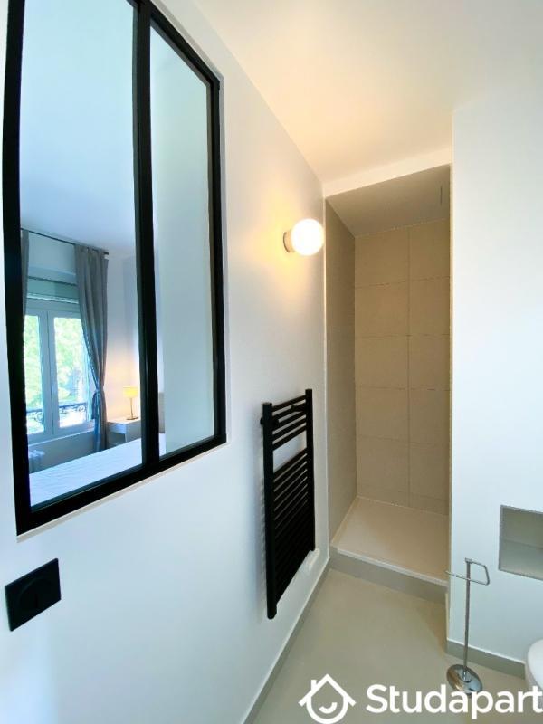 Chambre - 300 m² - 1 pièce