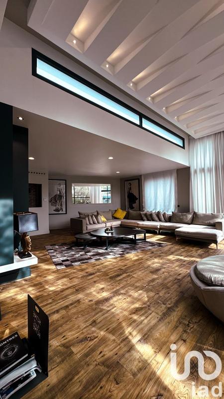 Maison - 590 m² - 11 pièces