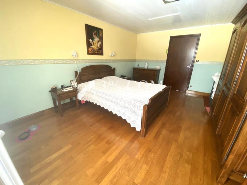 Maison - 230 m² - 8 pièces