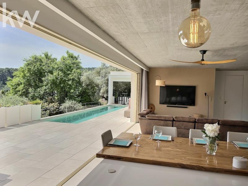 Maison contemporaine - 239 m² - 8 pièces